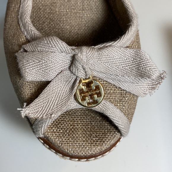 Tory Burch Jackie Peep Toe Espadrille Wedge Tan Gold Metallic Size 8 - Picture 9 of 16